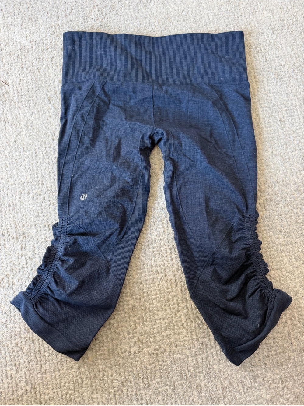 lululemon athletica womans Dark Navy Ruched Capri Leggings